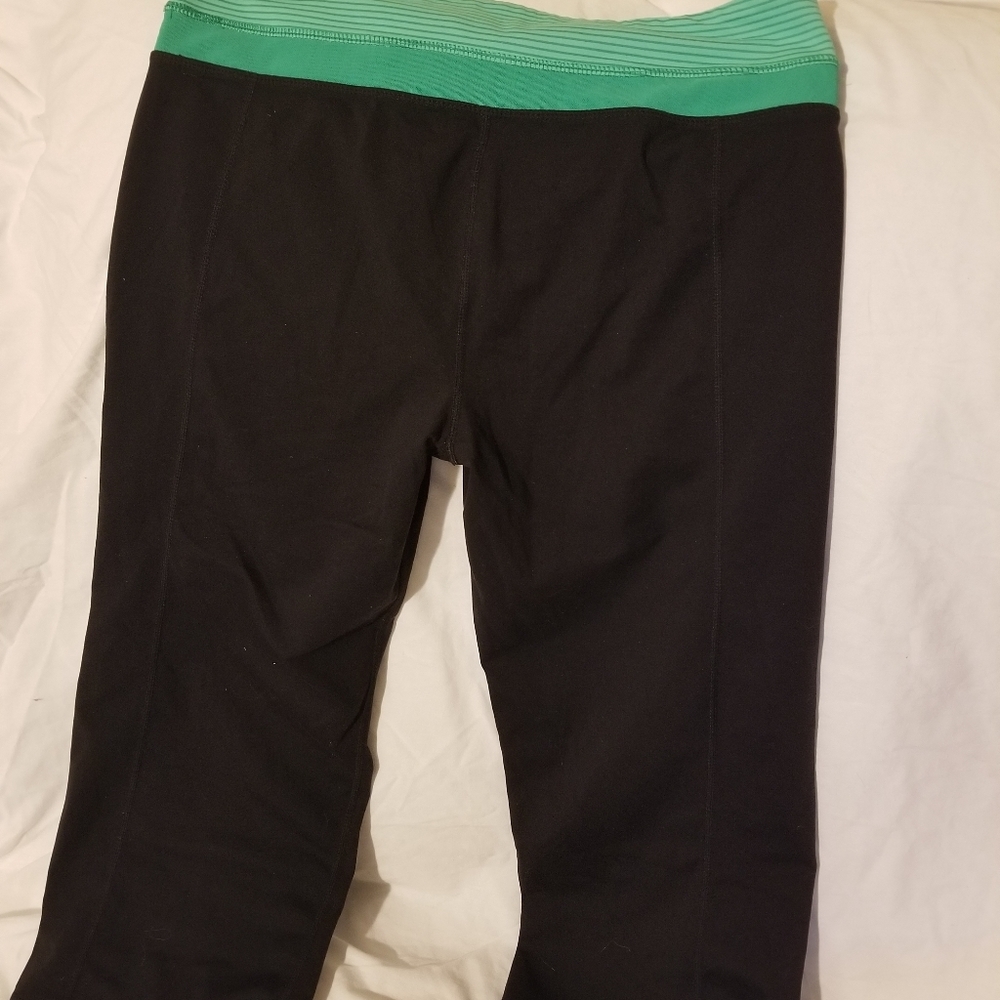 Lululemon Athleta Black Workout Capri Green Waist